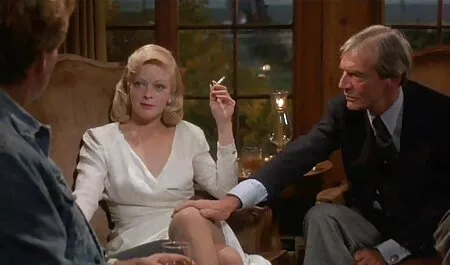 Eine Blondine mit ra ...