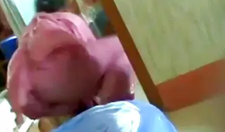 Blonde Schlampe mit  ...