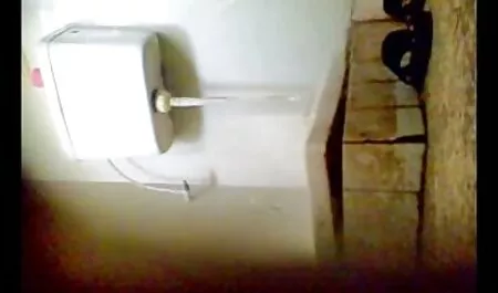 Eine junge Frau dran ...