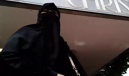 Eine Frau hat zugest ...