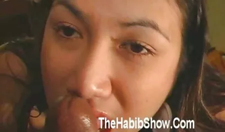 Junge Schönheit sitz ...