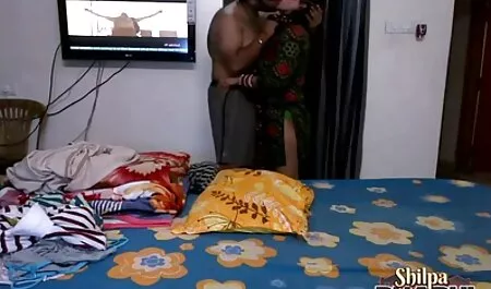 Russischer Hund isst ...