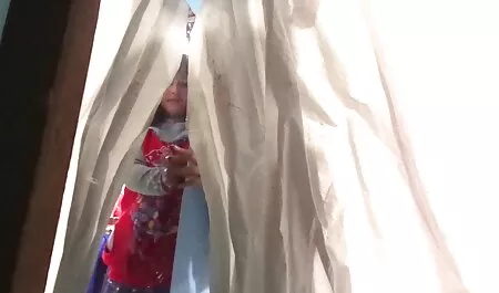 Hot im Bett zeigt ko ...