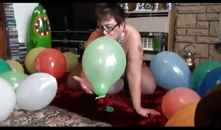 Ein glatzköpfiger re ...