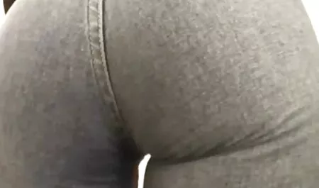 Nerdy Mädchen voller ...