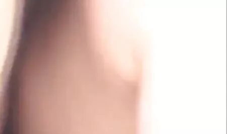 Dünne Blondine im re ...