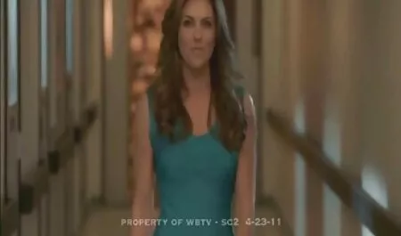 Sie trägt einen schö ...