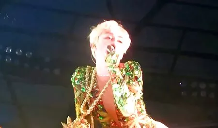 Nippel heiße Männer  ...